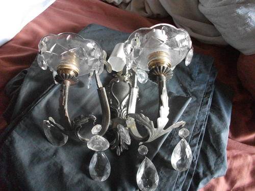 WHAT I BELIEVE TO BE VICTORIAN??? WALL LIGHT WITH CUT GLASS AND GLASS HANGING CRYSTALS  GORGEOUS!!