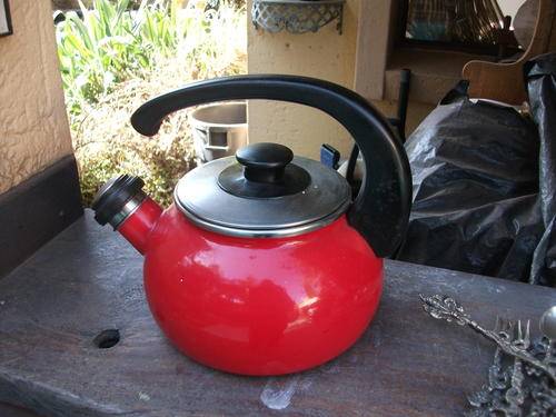 GORGEOUS RED ENAMEL RETRO/VINTAGE STOVE TOP WHISTLING KETTLE