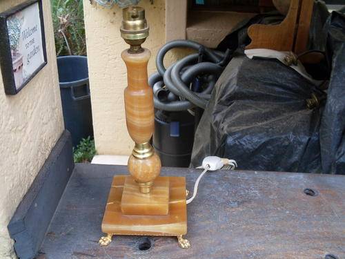 LOVELY ONYX/MARBLE BASE WITH BRASS LOOK DETAIL ON 4 PAWS