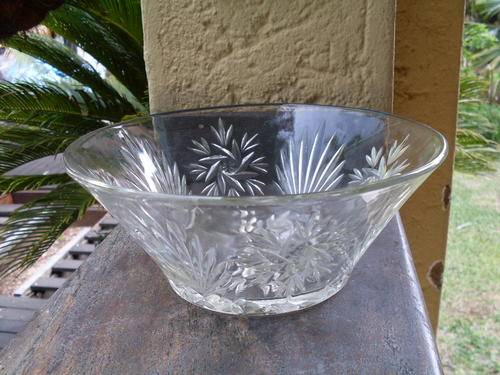 VINTAGE??  LARGE GLASS BOWL (FRUIT/DESSERT) WITH FLORAL ETC DESIGN