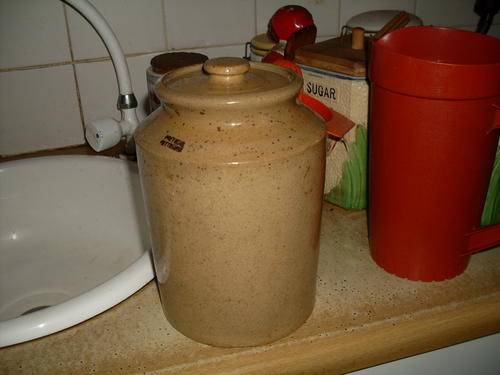 NICE COLLECTABLE PRETORIA POTTERIES LARGE JAR AND LID. WORTH A LOOK