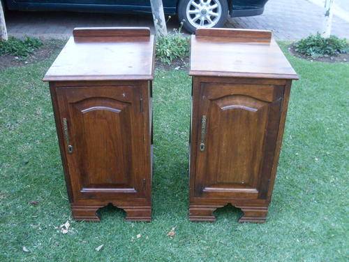 A PAIR OF GORGEOUS & VINTAGE '40'S?? WOOD BEDSIDE PEDESTAL TABLES / CABINETS