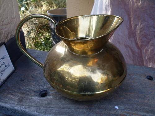 A RATHER NICE "DE KLERK STYLE" BRASS JUG / VASE TYPE