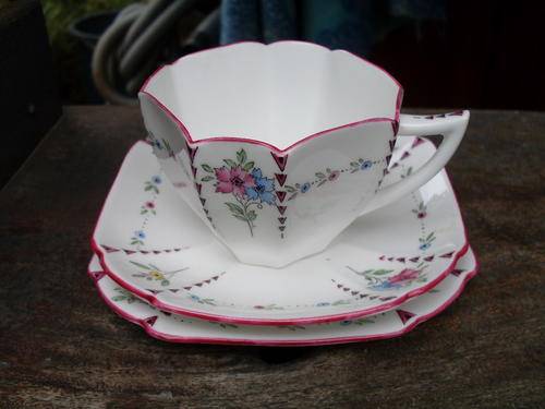 GLORIOUS VINTAGE SHELLEY CHINA QUEEN ANN SHAPED DELICATE & DAINTY PINK FLORAL +  GEOMETRIC TEA TRIO