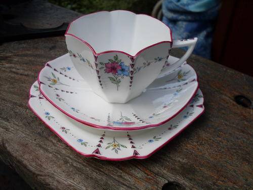 VINTAGE SHELLEY CHINA QUEEN ANN, DELICATE & DAINTY PINK FLORAL +  GEOMETRIC TEA TRIO CUP HAIRLINE