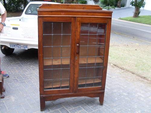 VINTAGE WOOD LEAD LIGHT BOOKCASE. BEAUTIFUL &  ENDURING PIECE