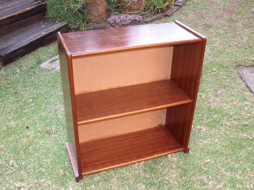 Small MAHOGANY LOOK bookcase Take a lpeep