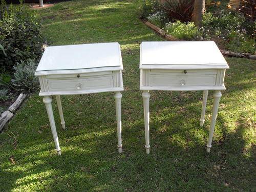 PAIR OF VINTAGE? & STYLISH BEDSIDE PEDESTAL TABLES. SOLID WOOD, FRENCH INFLUENCE? WHITE NICE DETAIL