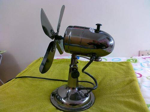 1940'S RETRO FAN