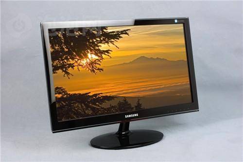 ****Samsung 24inch LCD Monitor FULL HD***