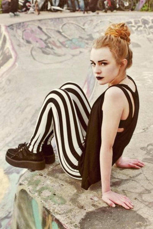 Edgy striped leggings