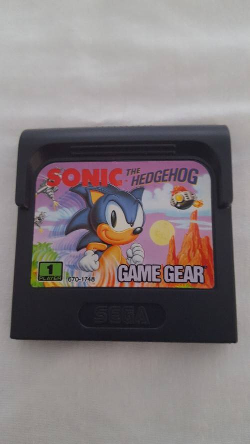 sega game gear sonic the hedgehog (comes in  plastic case)