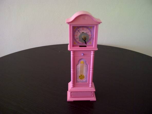 Barbie clock plays tunes