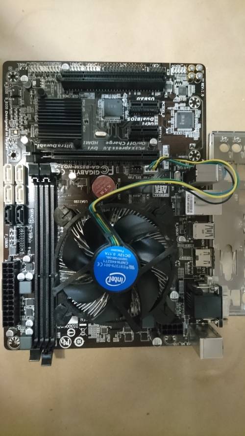 Gigabyte GA-B85M-HD3-A motherboard with Intel i3 CPU and 4GB Memory