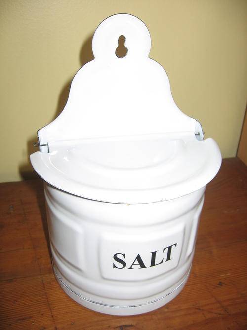 Hanging enamel Salt bin