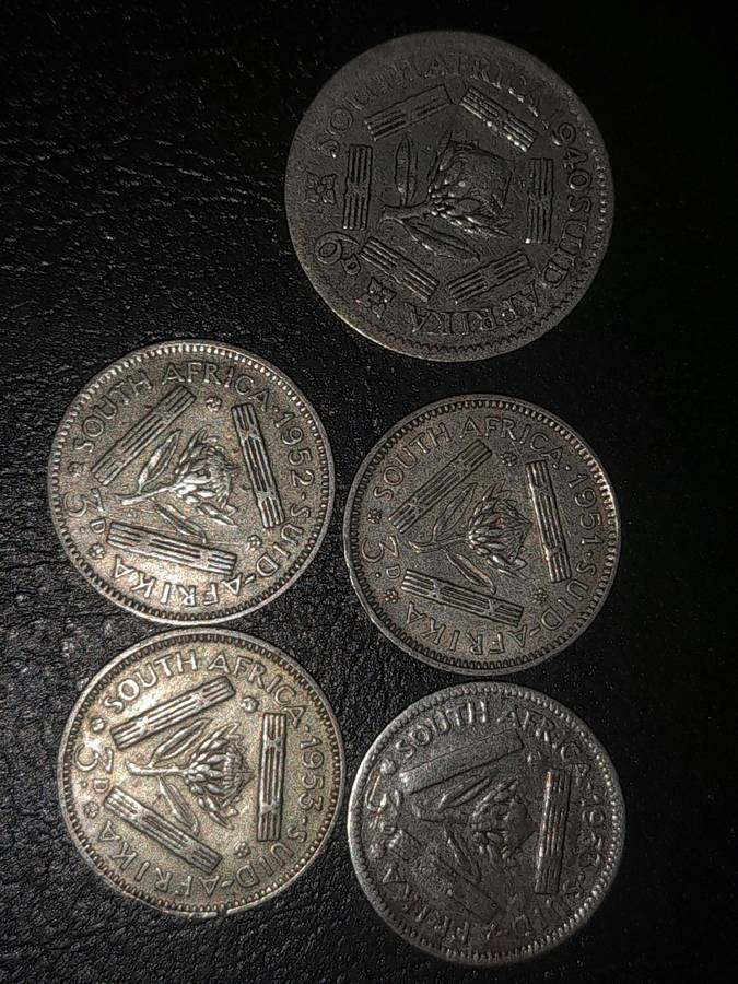 South Africa coins 1 x 1940 6d...1 x 1951 3d. 1 x 1952 3d. 2 x 1953 3d. Coins