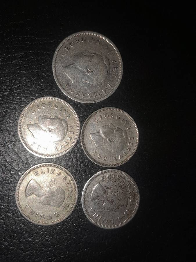 South Africa coins 1 x 1940 6d...1 x 1951 3d. 1 x 1952 3d. 2 x 1953 3d. Coins