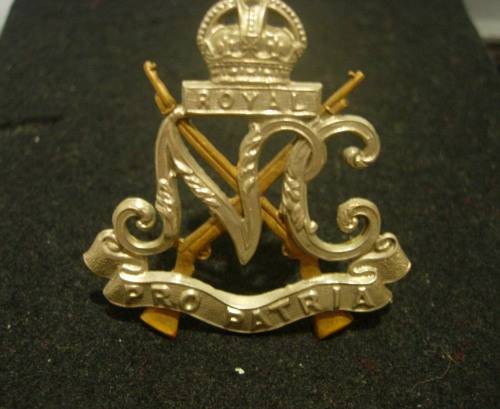 SOUTH AFRICA  -  ROYAL NATAL CARBINEERS CAP BADGE 1936-1964