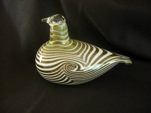 OIVA TOIKKA - FINLAND - COLLECTORS GLASS BIRD - SIGNED