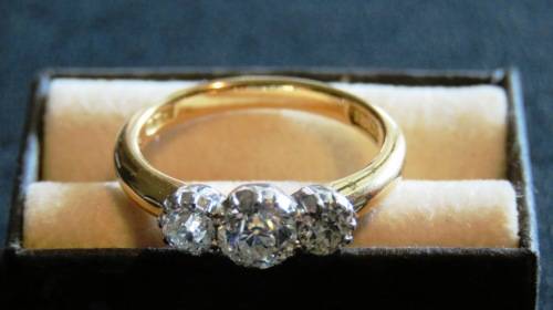 18CT GOLD DRESS RING set with THREE DIAMONDS