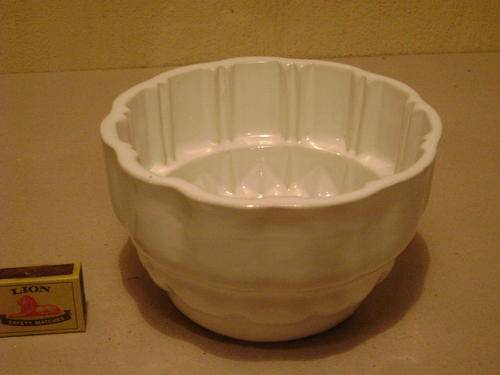 JELLY MOULD -WHITE GLAZED LARGE SIZE