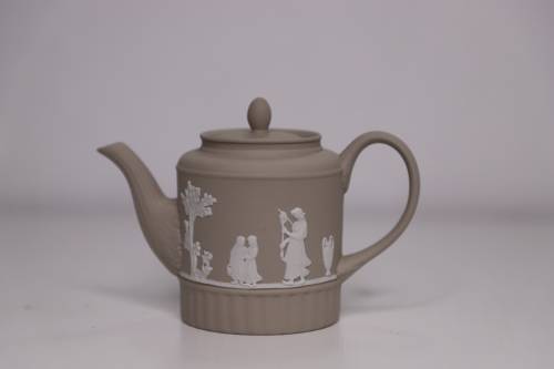 wedgwood -beige coffee pot 10cm high