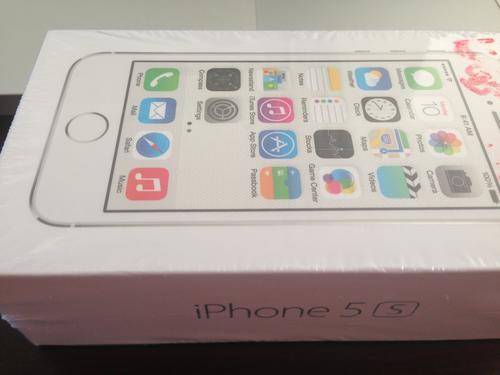 APPLE IPHONE 5S 32GB 4G LTE IN SILVER/WHITE BRAND NEW SEALED IN THE BOX!!