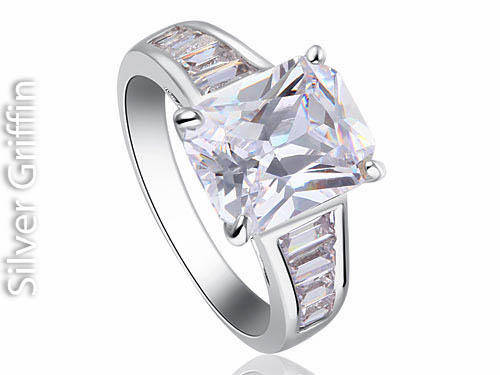 2.5 Carat Sparkling PrincessCut ,Simulated Diamond Ring Size 7