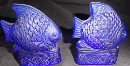 A set of small fish designed candlestands