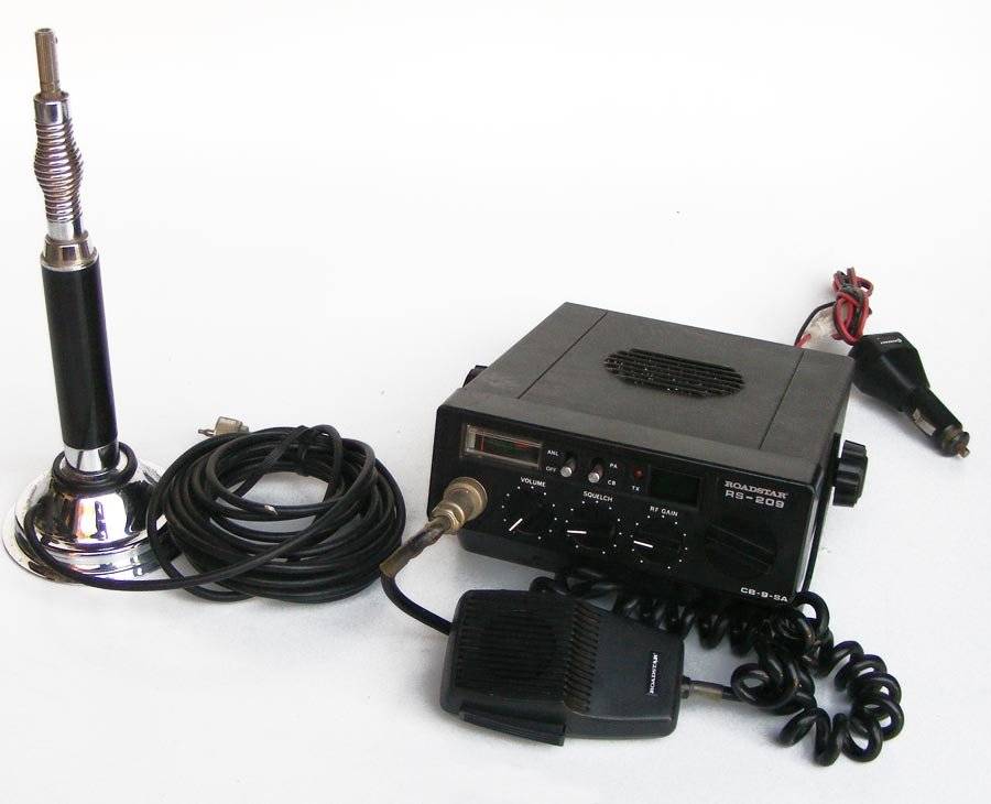 Roadstar RS-209 CB radio with microphone and antenna - land based channels