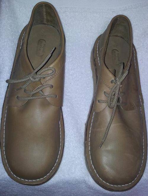 MENS BUFFALO SHOES  / SIZE 12