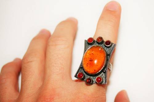 WOW!! BULKY DESIGNER STERLING SILVER AUTHENTIC AMBER RING !!! ( LARGE AMBER STONE )