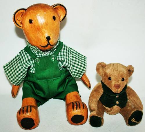 *TEDDY*LARGE MOVABLE WOODEN TEDDY BEAR INCLUDING SMALL GENUINE HARRODS TEDDY BEARS