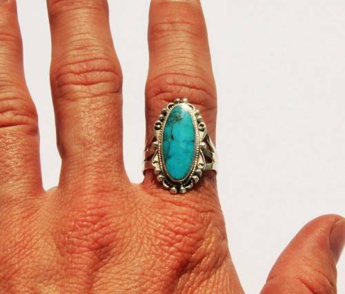 *RING*LARGE VINTAGE STERLING SILVER AND TURQUOISE ADJUSTABLE RING