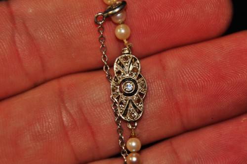 *PEARLS*GENUINE STRING OF ANTIQUE PEARLS WITH PLATINUM AND 9 DIAMONDS CLASP - VALUE R6500