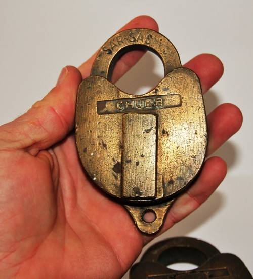 *SAR / SAS* WOW !SCARCE LOT OF TWO SOLID BRASS SOUTH AFRICAN RAILWAYS CHUBB LOCKS