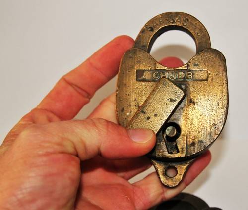 *SAR / SAS* WOW !SCARCE LOT OF TWO SOLID BRASS SOUTH AFRICAN RAILWAYS CHUBB LOCKS