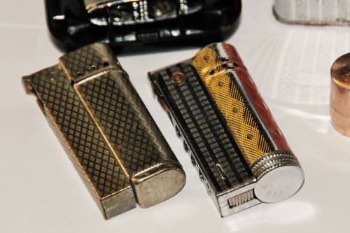 *LIGHTERS* LOT OF VINTAGE LIGHTERS - SELLING AS A LOT