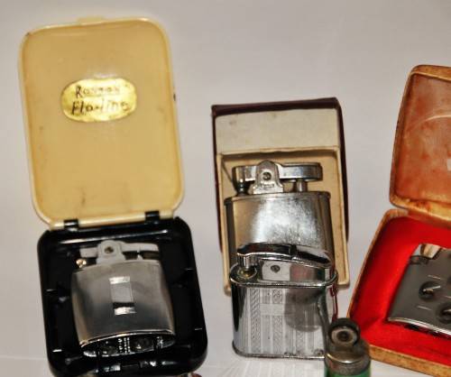 *LIGHTERS* LOT OF VINTAGE LIGHTERS - SELLING AS A LOT