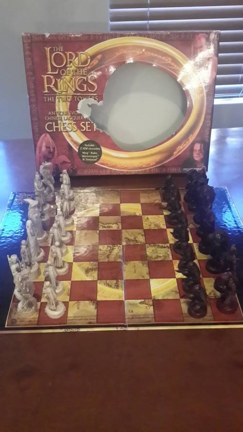 The Lord Of The Rings Two Towers Chess set