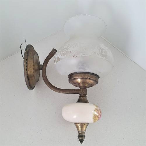 BEAUTIFUL ROMANIC SCENE PORCELAIN AND METAL WALL SCONCE