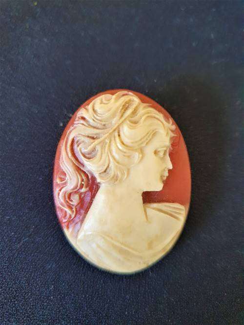 Vintage Costume Jewelry Cameo Brooch