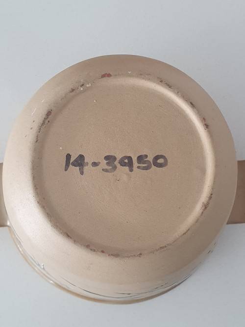 VINTAGE CERAMIC POTTERY HANDLED POT WITH LID (KALAHARI POTTERY)?