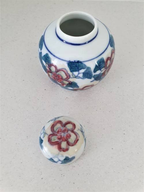 VINTAGE PORCELAIN HANDPAINTED GINGER JAR