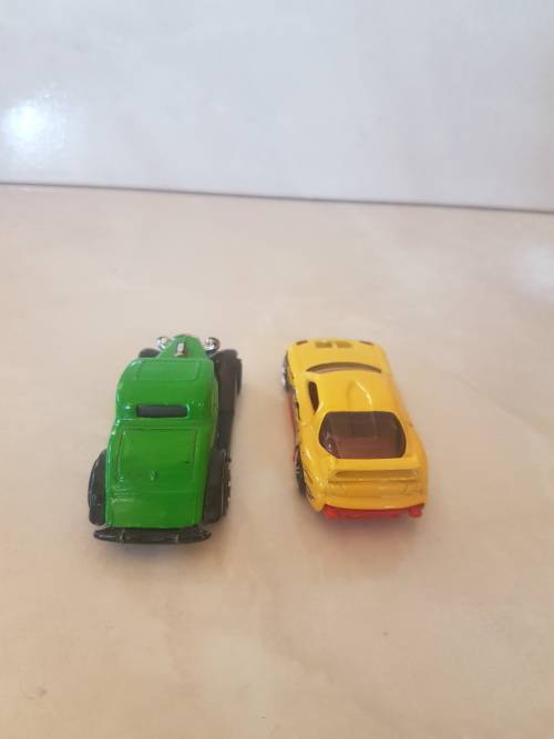 2x Hotwheels,Maisto Volkswagen New Beetle&Realtoy Audi R8 v10