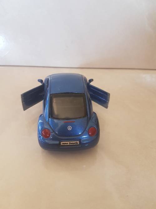 2x Hotwheels,Maisto Volkswagen New Beetle&Realtoy Audi R8 v10