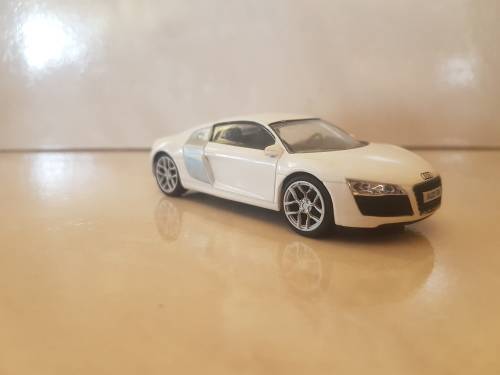 2x Hotwheels,Maisto Volkswagen New Beetle&Realtoy Audi R8 v10
