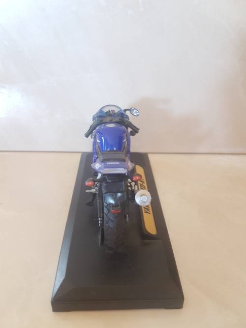 YAMAHA YZF-R1,Maisto SUZUKI GSX R600&POLICE Transformer Bike