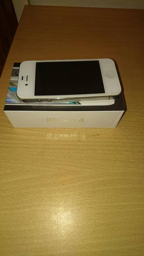 White - Apple Iphone 4 16 Gig for Sale.