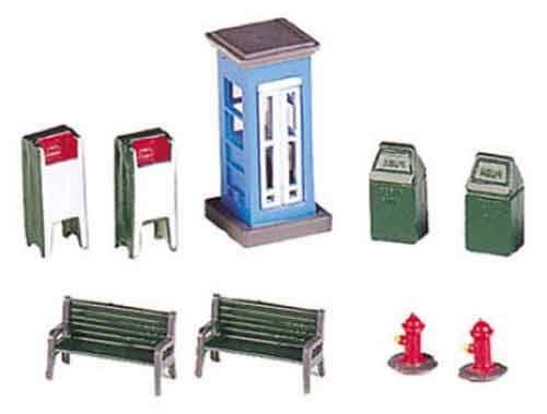 Park Assortment - Scale HO (1/87) By Bachmann.